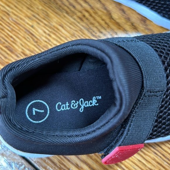 Cat and Jack black toddler water shoes. Good condition. Size 7. - Picture 2 of 8